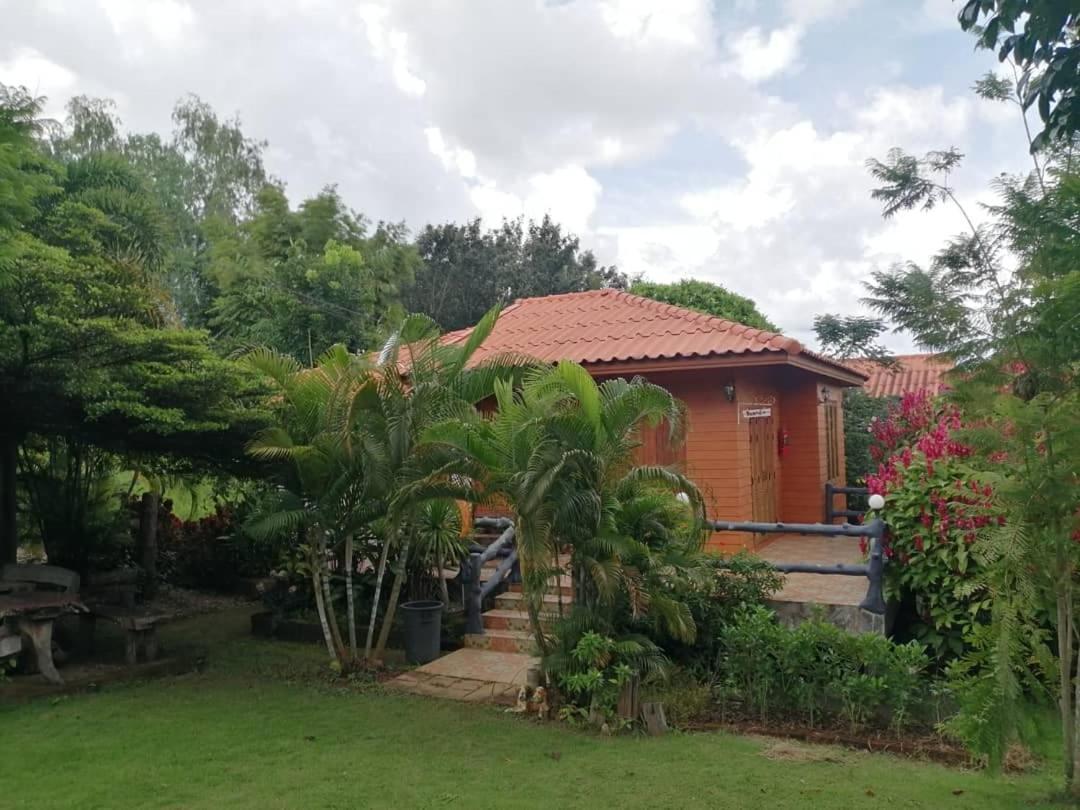 Indah Garden Hill Resort Фечабун Екстериор снимка