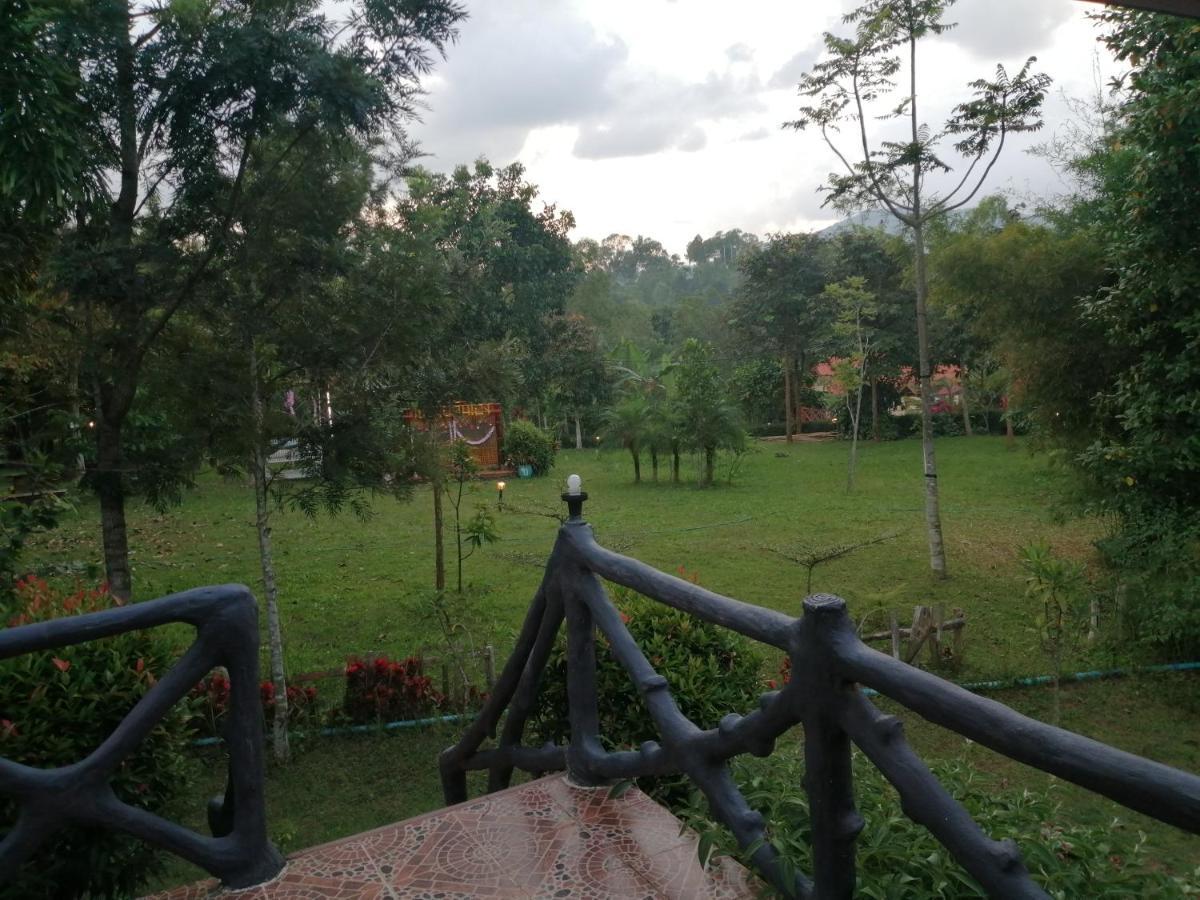 Indah Garden Hill Resort Фечабун Екстериор снимка
